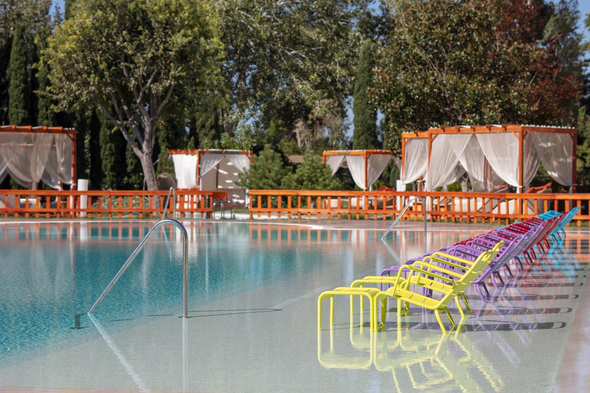 쉐라톤 이스탄불 아타코이 호텔 외부 사진 The pool at the hotel