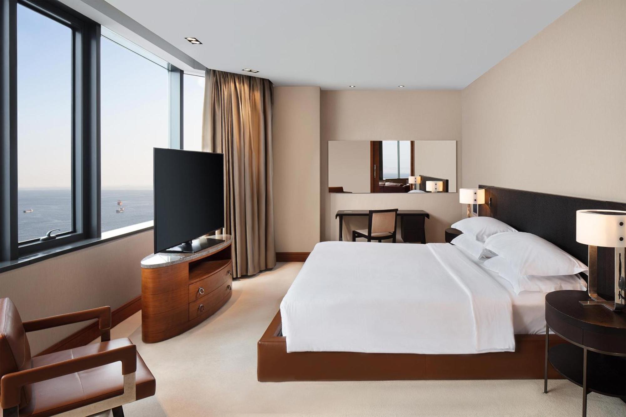 쉐라톤 이스탄불 아타코이 호텔 외부 사진 A bedroom at the Jumeirah Emirates Towers Hotel
