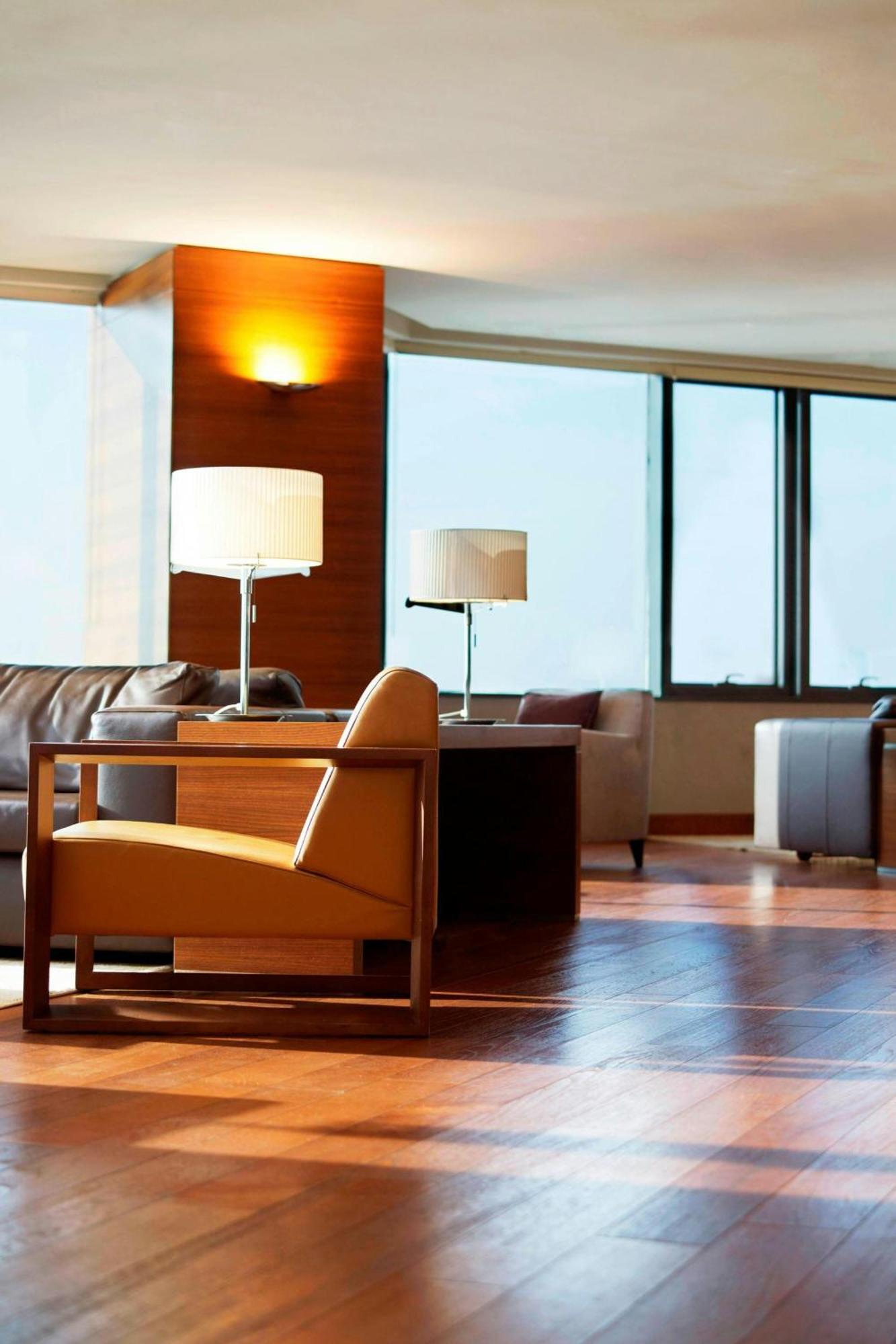 쉐라톤 이스탄불 아타코이 호텔 외부 사진 The Westin Club Lounge at the airport