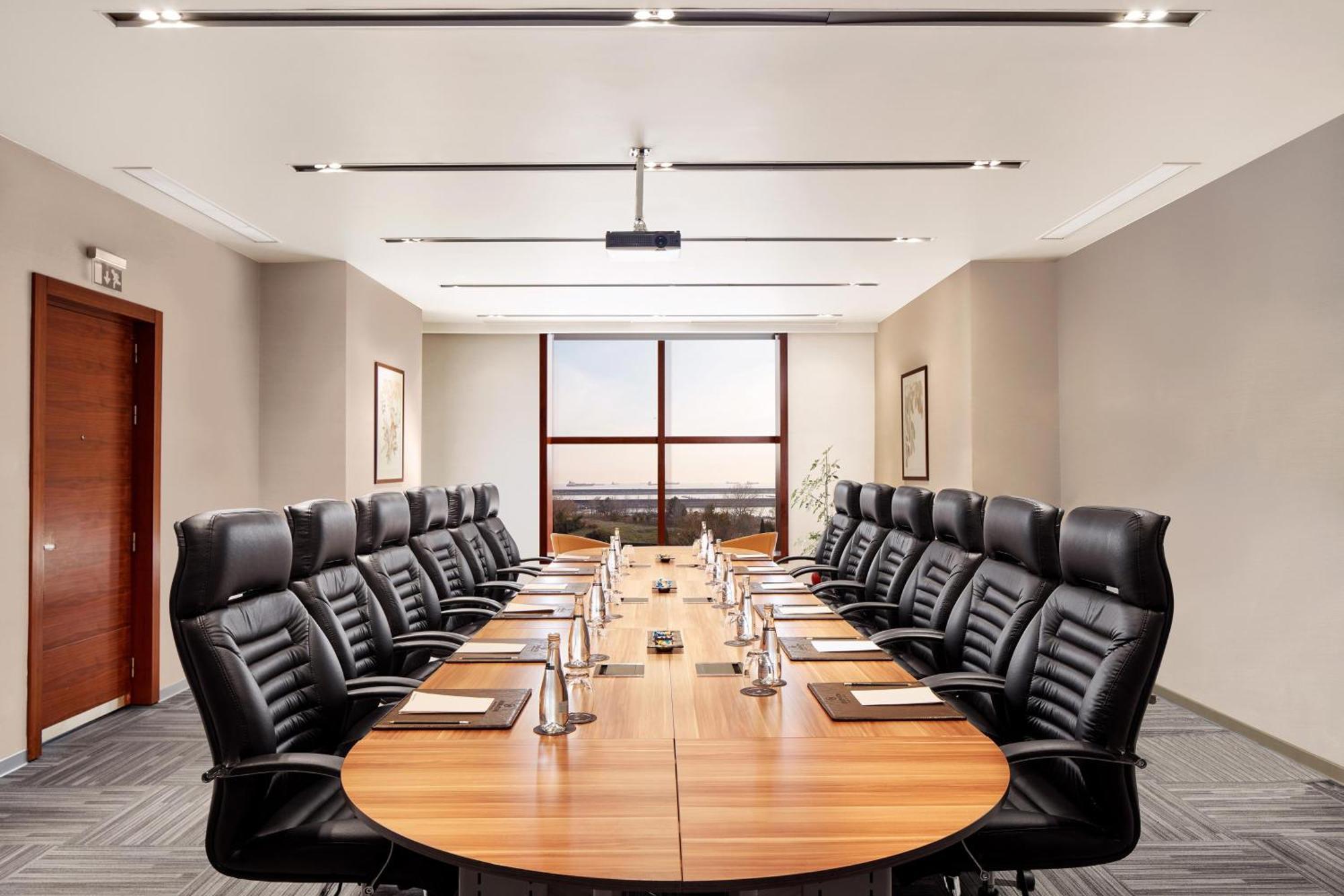 쉐라톤 이스탄불 아타코이 호텔 외부 사진 Boardroom at the InterContinental Hotel, London, Park Lane