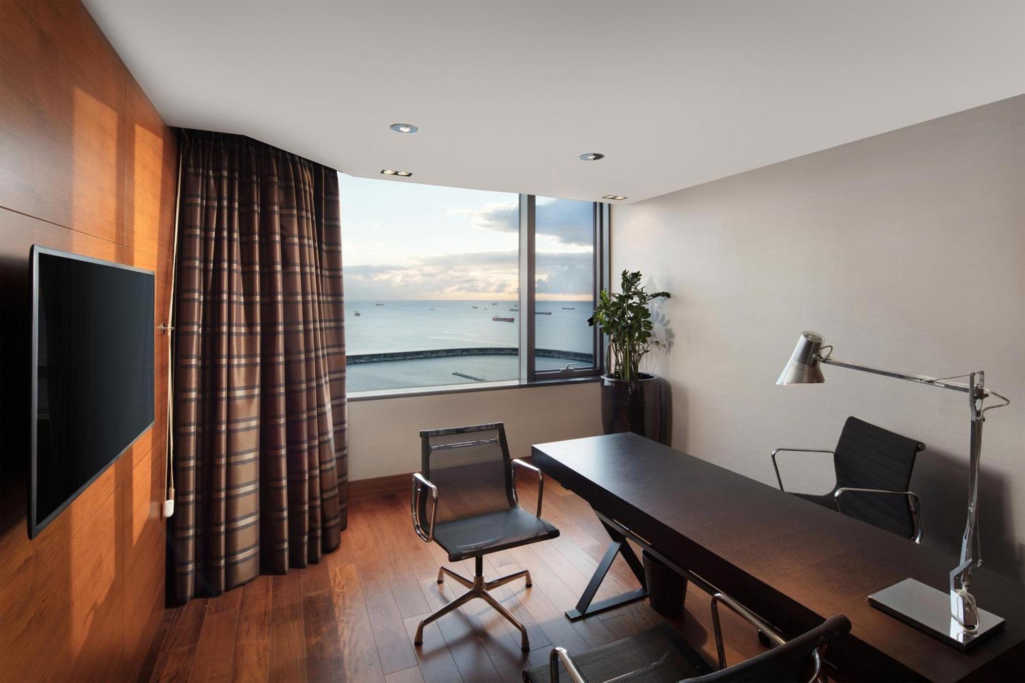 쉐라톤 이스탄불 아타코이 호텔 외부 사진 Office at the Westin Harbour View
