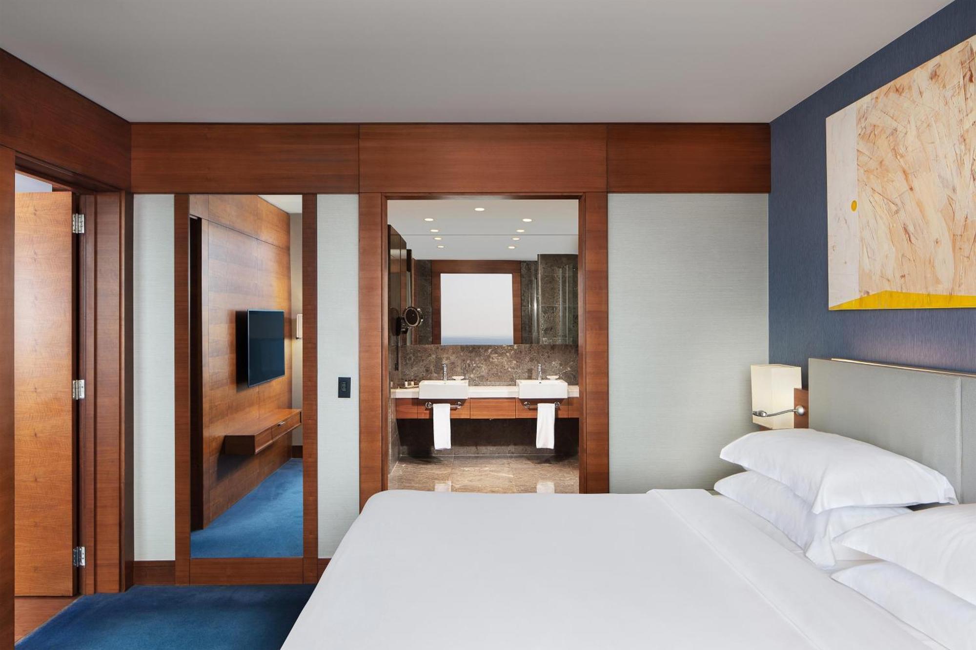 쉐라톤 이스탄불 아타코이 호텔 외부 사진 A guest room at the hotel