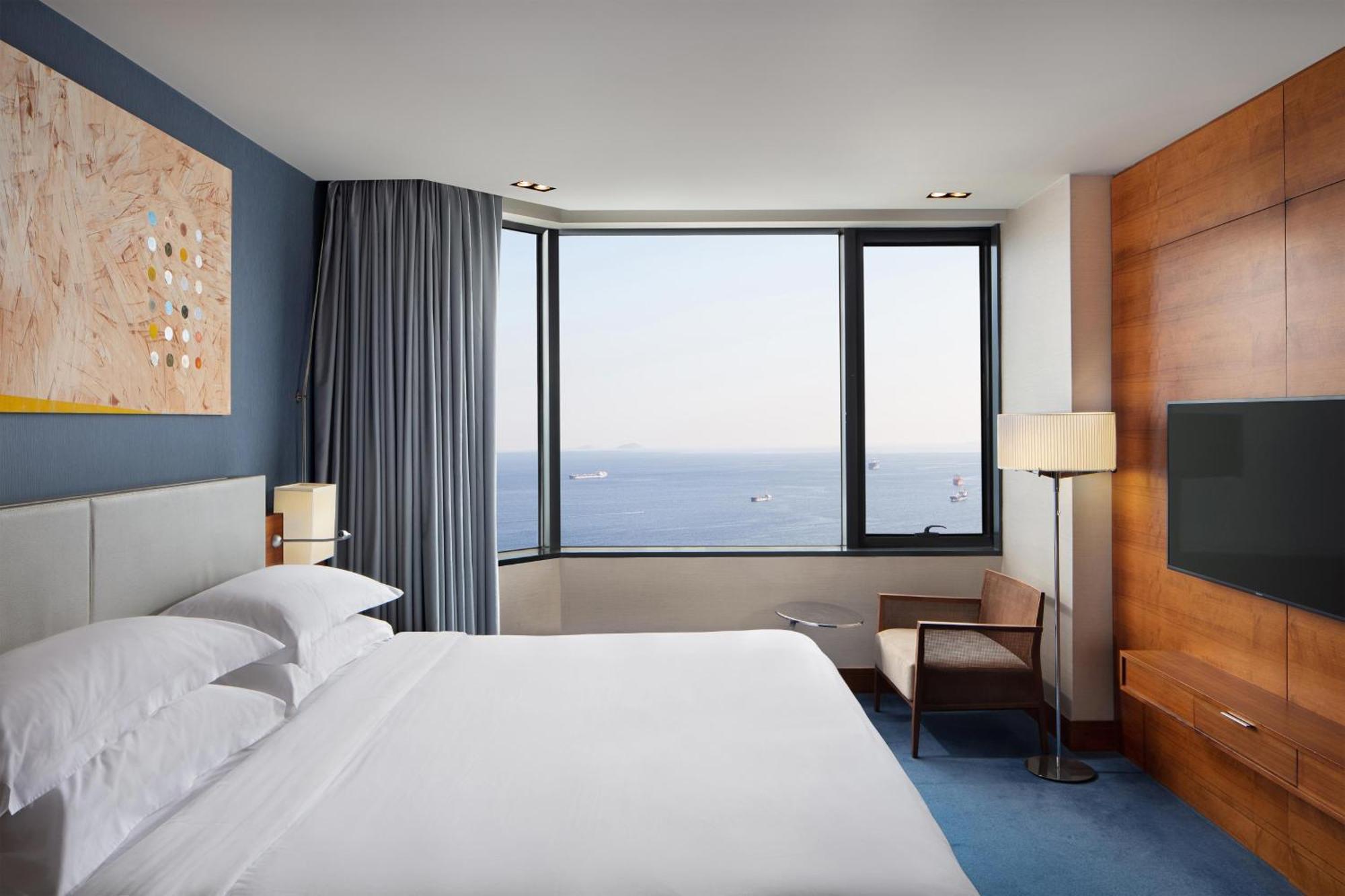 쉐라톤 이스탄불 아타코이 호텔 외부 사진 A guest room at the hotel